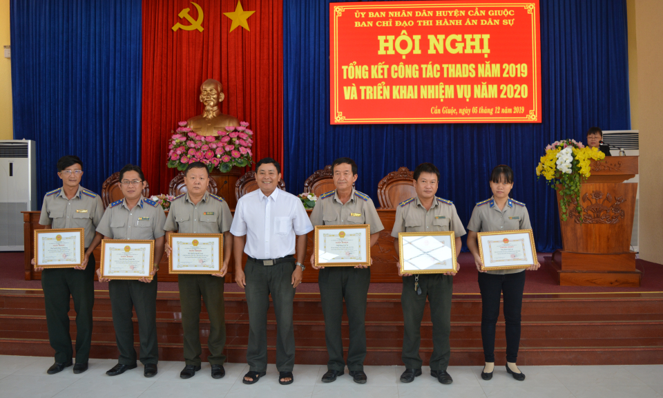 Cần Giuộc: Tổng kết công tác thi hành án