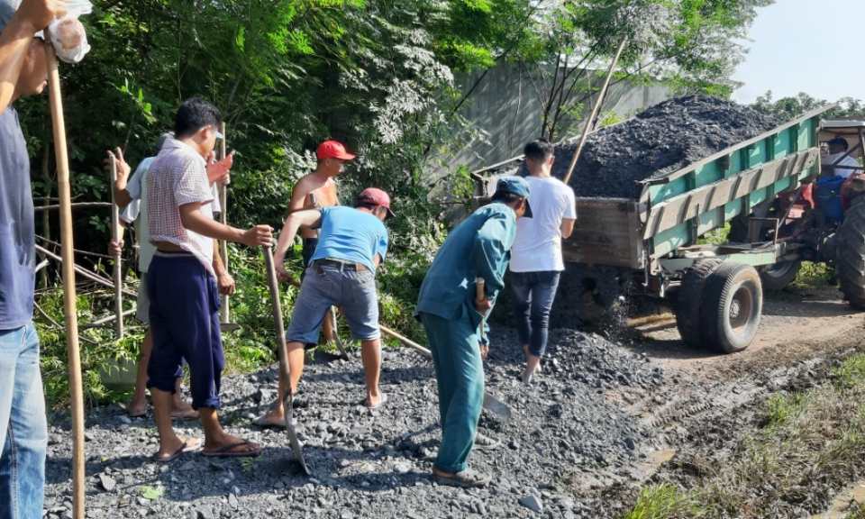 Đức Hòa: Nhân dân đóng góp trên 18 tỷ đồng làm đường giao thông nông thôn