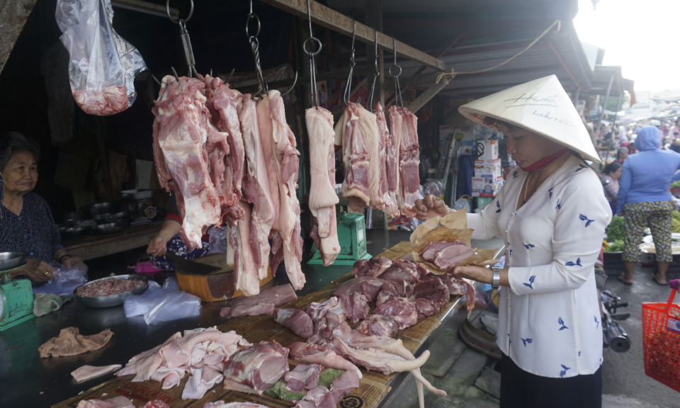 Sức mua thịt heo tại các chợ Bến Lức giảm