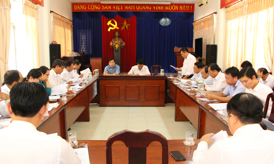 Chủ tịch UBND tỉnh Trần Văn Cần làm việc với Sở Kế hoạch và Đầu tư tỉnh Long An