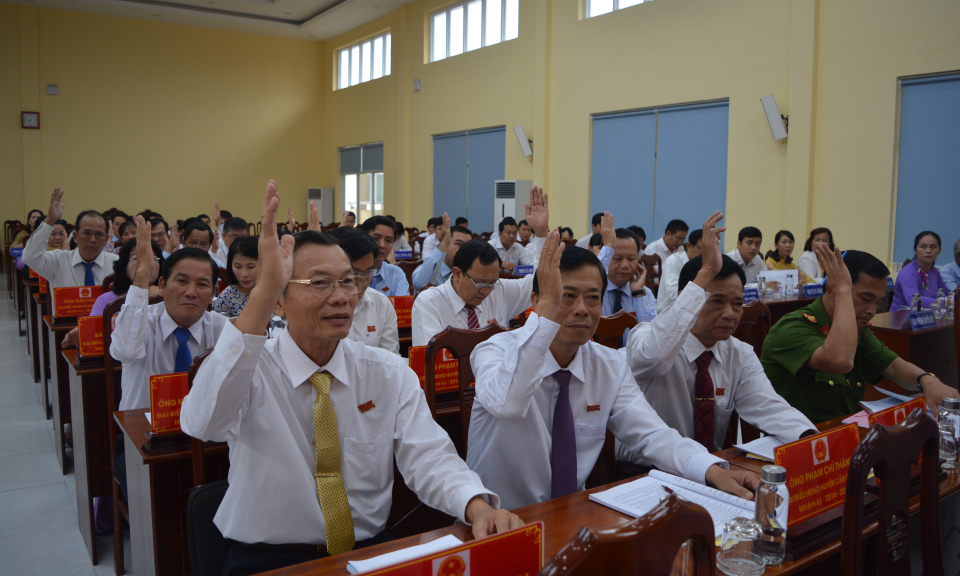 Kỳ họp lần thứ 16 HĐND huyện Cần Giuộc khóa XI: Thông qua 5 NQ của năm 2020