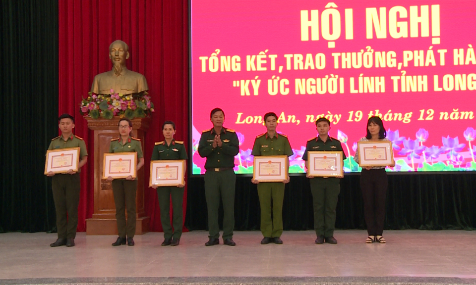 Hội nghị tổng kết trao thưởng, phát hành sách “Ký ức người lính tỉnh Long An”