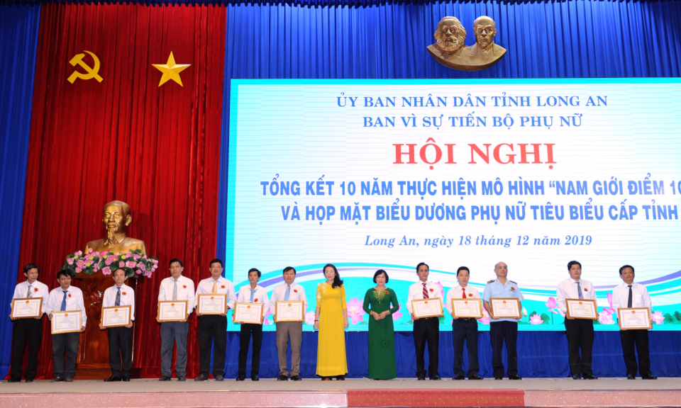 Tổng kết 10 năm thực hiện mô hình “Nam giới điểm 10” và họp mặt biểu dương phụ nữ tiêu biểu cấp tỉnh