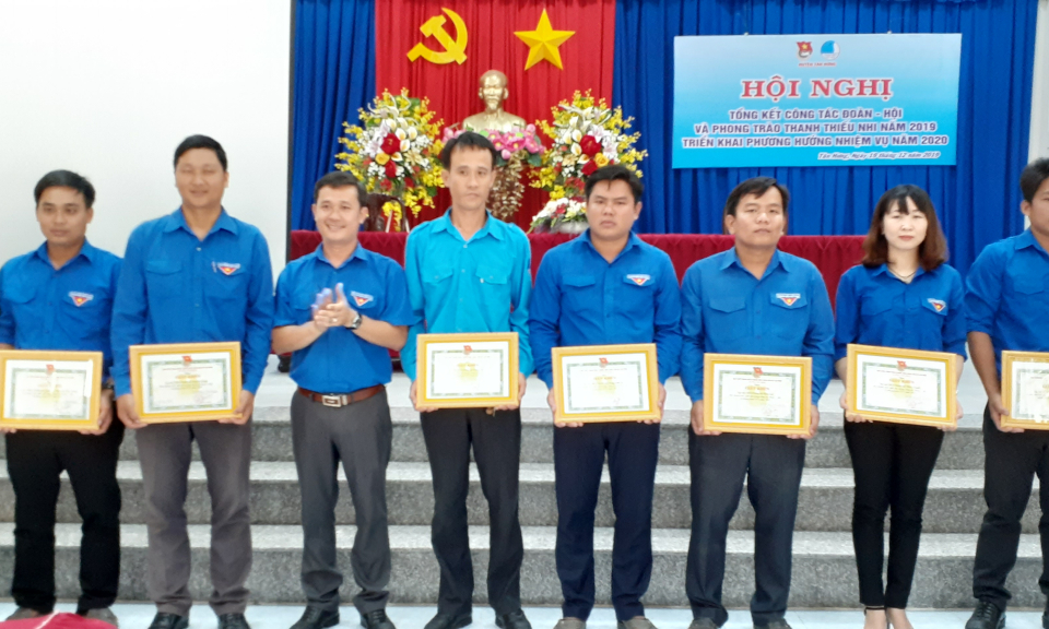 Tân Hưng: 10 tập thể, 17 cá nhân được tuyên dương tại hội nghị tổng kết công tác Đoàn-Hội năm 2019