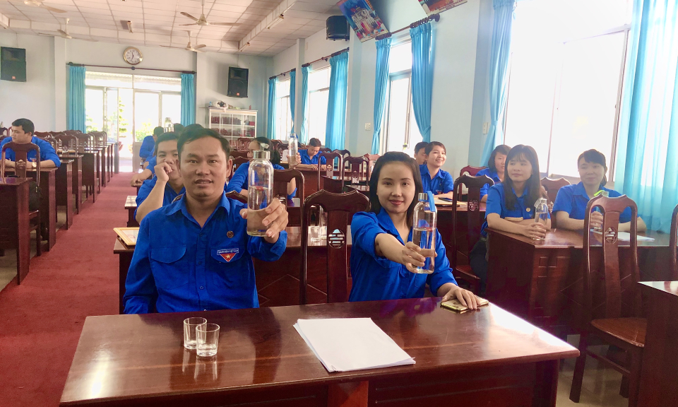 Thủ Thừa: Phát động phong trào chống rác thải nhựa