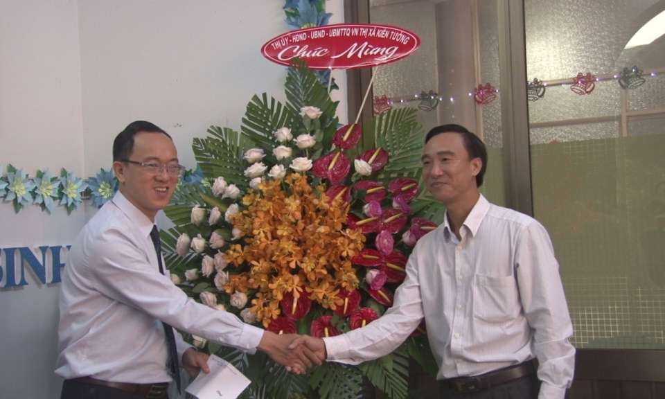 Lãnh đạo TX Kiến Tường chúc mừng lễ giáng sinh 2019 tại Chi Hội thánh Tin lành Mộc Hóa