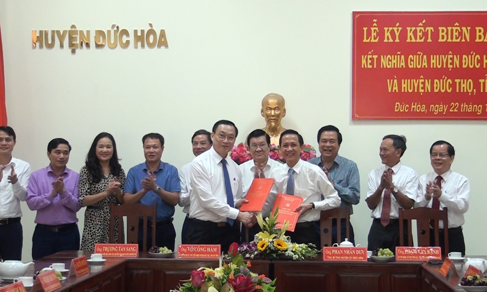Đức Hòa: Ký kết biên bản ghi nhớ kết nghĩa giữa huyện Đức Hòa, tỉnh Long An và huyện Đức Thọ, tỉnh Hà Tĩnh