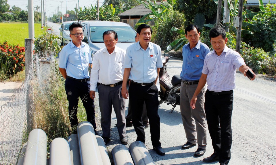 Bí thư huyện ủy Cần Đước làm việc với Công ty cổ phần cấp thoát nước Long An