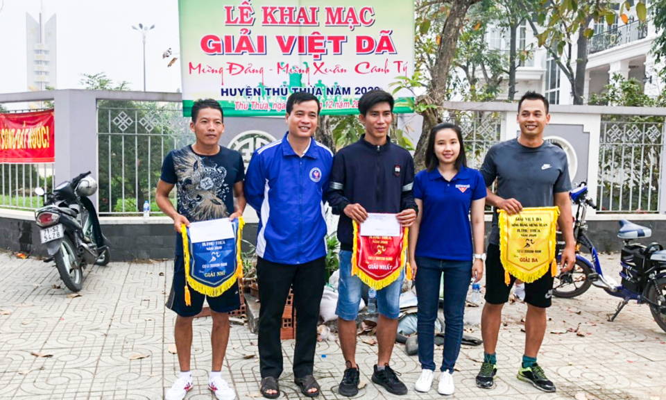 Thủ Thừa: Giải Việt dã mừng Đảng, mừng xuân