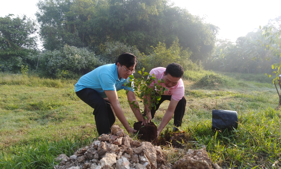 Đức Hòa: Lễ ra quân thực hiện chương trình &#8216;Vì tương lai xanh&#8221;