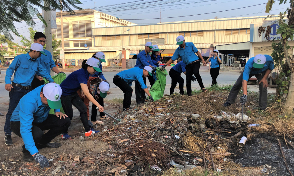 Thủ Thừa: Phát động phong trào chống rác thải nhựa