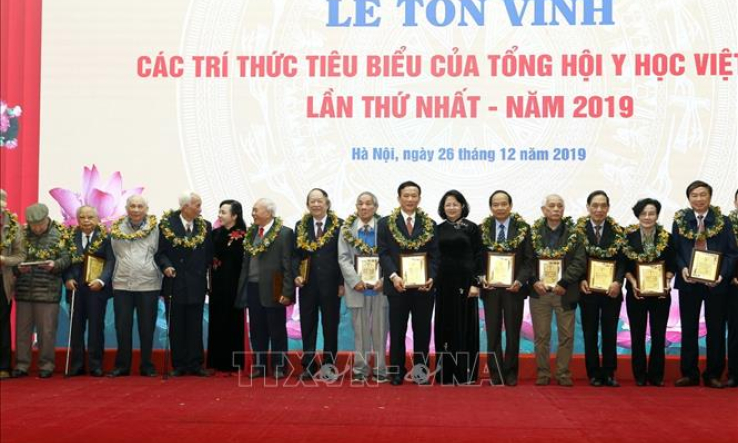 Tôn vinh 118 trí thức tiêu biểu Tổng hội Y học Việt Nam