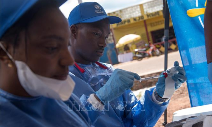 Nhật Bản thử nghiệm lâm sàng vaccine Ebola