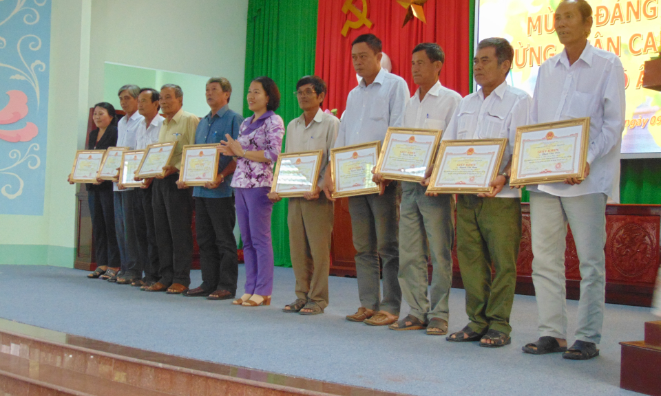 Châu Thành: Họp mặt bí thư chi bộ, Trưởng khu phố, ấp nhân dịp Mừng Đảng-Mừng Xuân.