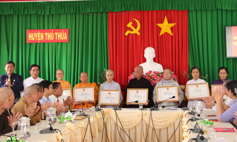 Thủ Thừa: Họp mặt dân tộc tôn giáo trí thức