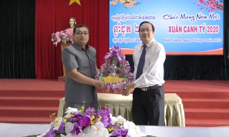 TX Kiến Tường: Đoàn đại biểu Huyện Kongpongro, tỉnh Svay Rieng chúc Tết cổ truyền Việt Nam
