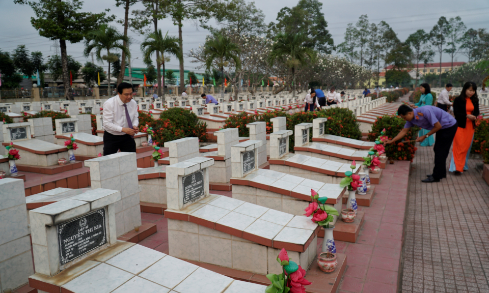 Long An viếng Nghĩa trang liệt sỹ tỉnh mừng Đảng &#8211; mừng Xuân Canh Tý 2020