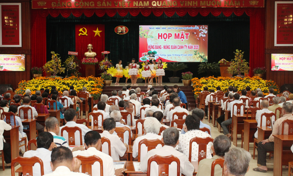 TX Kiến Tường: Họp mặt mừng Đảng, mừng Xuân Canh Tý năm 2020