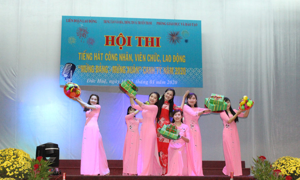 Đức Huệ: Hội thi tiếng hát công nhân, viên chức, lao động mừng Đảng, mừng xuân 2020
