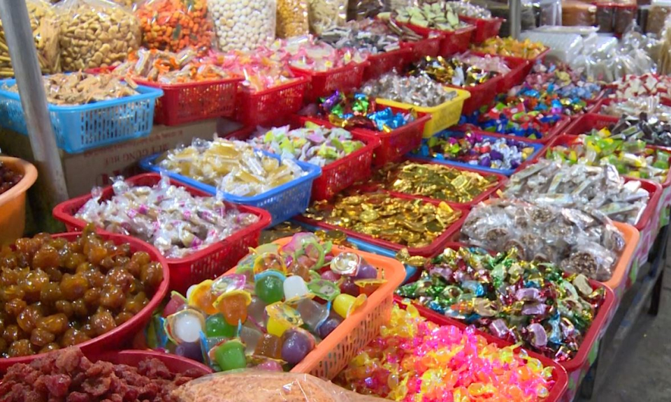 Đa dạng bánh mứt Tết