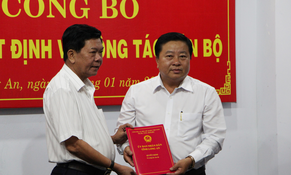 Chủ tịch UBND tỉnh trao quyết định bổ nhiệm ông Trần Văn Dũng giữ chức vụ Chánh thanh tra tỉnh