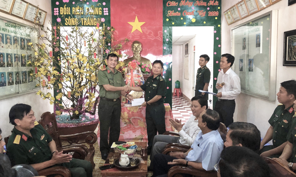 Lãnh đạo Tỉnh Long An chúc Tết tại đồn Biên phòng Sông Trăng