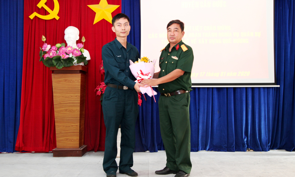Cần Đước: Tiếp đón quân nhân xuất ngũ năm 2020