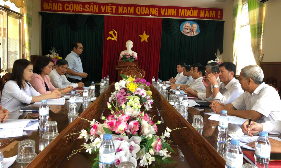 Tỉnh ủy Long An và Bộ Lao động &#8211; Thương binh và Xã hội chúc tết, tặng quà tại Bến Lức