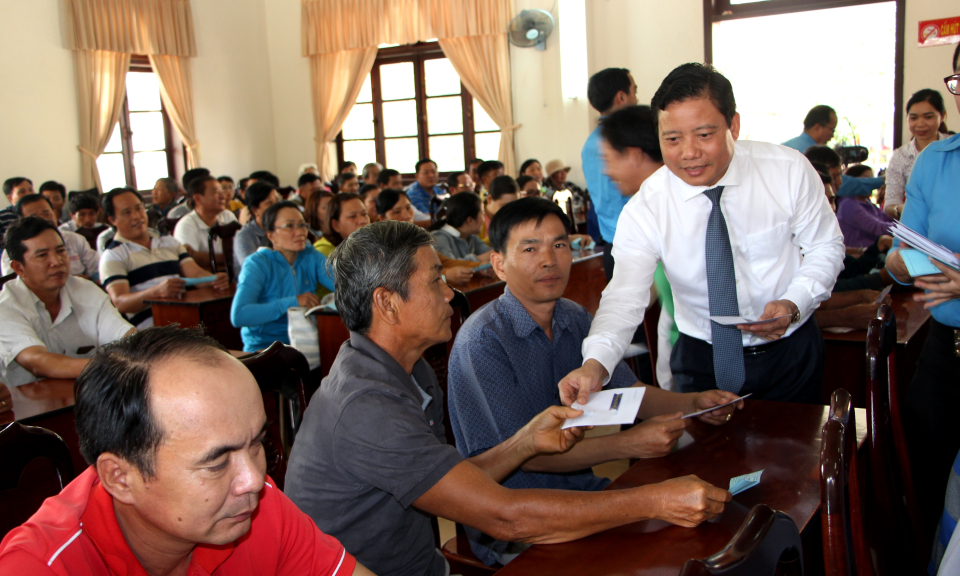 Liên đoàn Lao động tỉnh Long An tặng 217 phần quà tết cho công nhân lao động có hoàn cảnh khó khăn