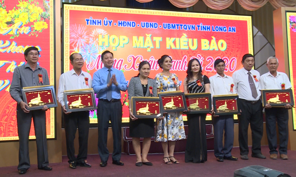 Long An: Họp mặt kiều bào Xuân Canh Tý 2020