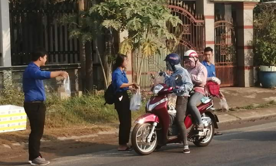 Đức Hòa: Tiếp sức lao động về quê ăn tết