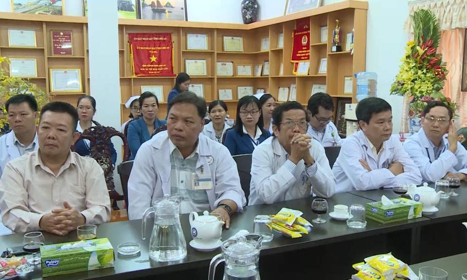 Lãnh đạo tỉnh Long An thăm và chúc Tết các cơ sở y tế