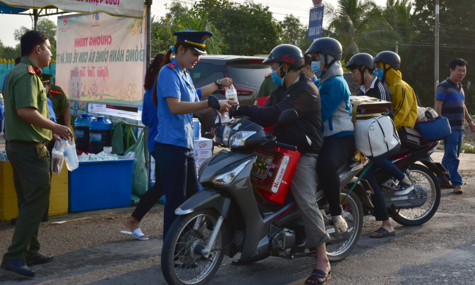 Tân Hưng: Chương trình Đồng hành cùng bà con về quê ăn tết