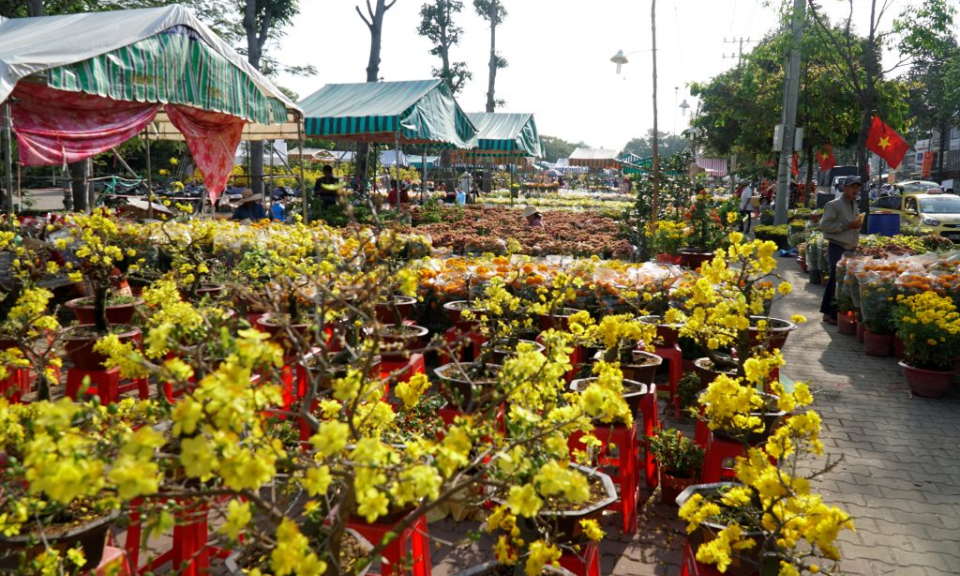 Hoa tết &#8211; Vui, buồn buổi chợ cuối năm