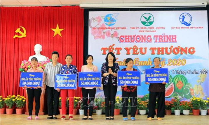 Phó Chủ tịch nước dự Chương trình &#8216;Tết yêu thương&#8217; tại Vĩnh Long