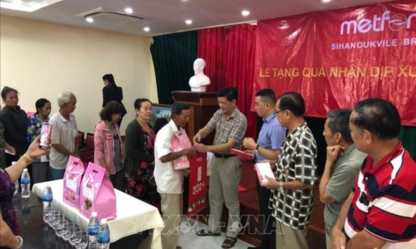 Hỗ trợ bà con gốc Việt có hoàn cảnh khó khăn tại Campuchia đón Tết