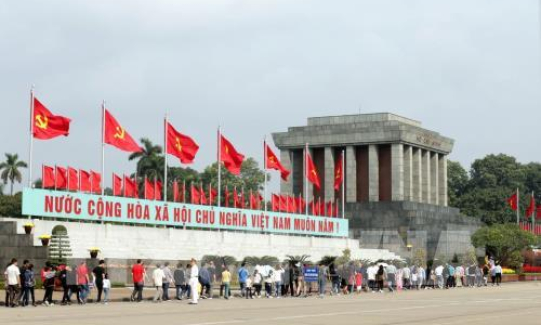 Trên 25.600 lượt khách vào Lăng viếng Bác dịp Tết Nguyên đán Canh Tý