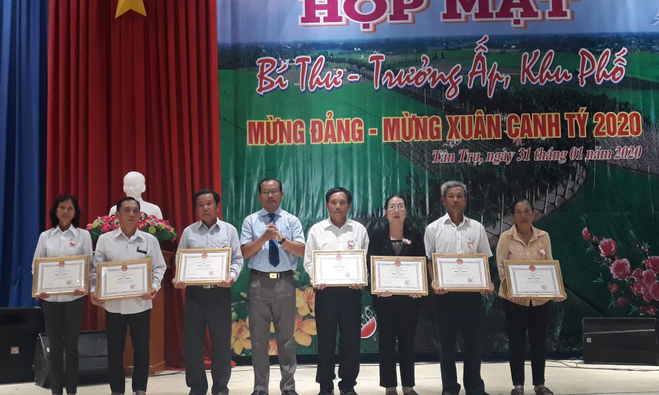 Tân Trụ: Họp mặt Bí thư, Trưởng ấp nhân dịp đầu xuân Canh Tý 2020