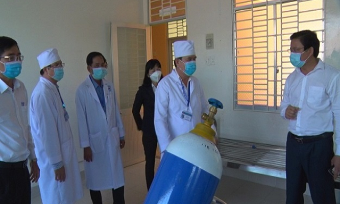 Phó chủ tịch UBND tỉnh Phạm Tấn Hòa kiểm tra công tác phòng chống dịch vi rút Corona tại Cần Giuộc