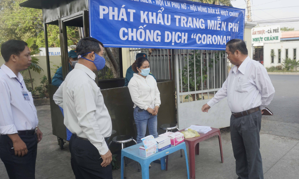 Bí thư Huyện ủy Bến Lức kiểm tra, đôn đốc công tác phòng chống bệnh viêm đường hô hấp cấp