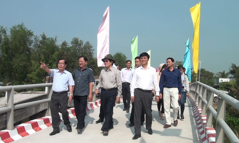 Nguyên Chủ tịch nước Trương Tấn Sang dự lễ khánh thành cầu tại Đức Hòa