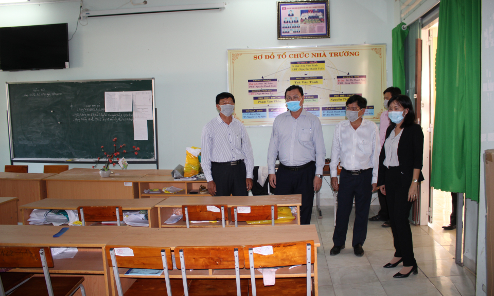 Ngành Giáo dục kiểm tra công tác phòng chống dịch nCoV tại Cần Đước, Cần Giuộc