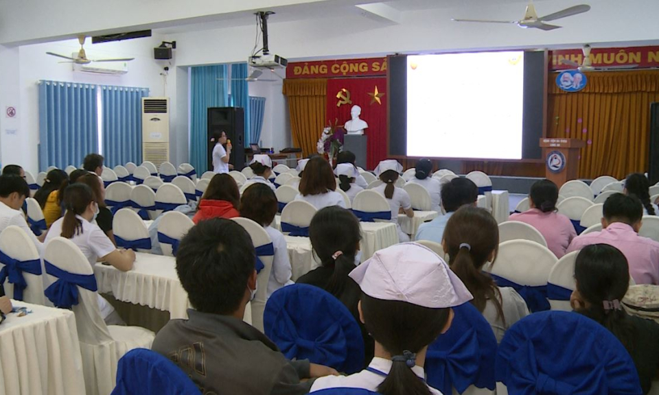 Long An: tuyên truyền, hướng dẫn phòng, cách ly và kiểm soát lây nhiễm dịch virus Corona cho nhân viên y tế