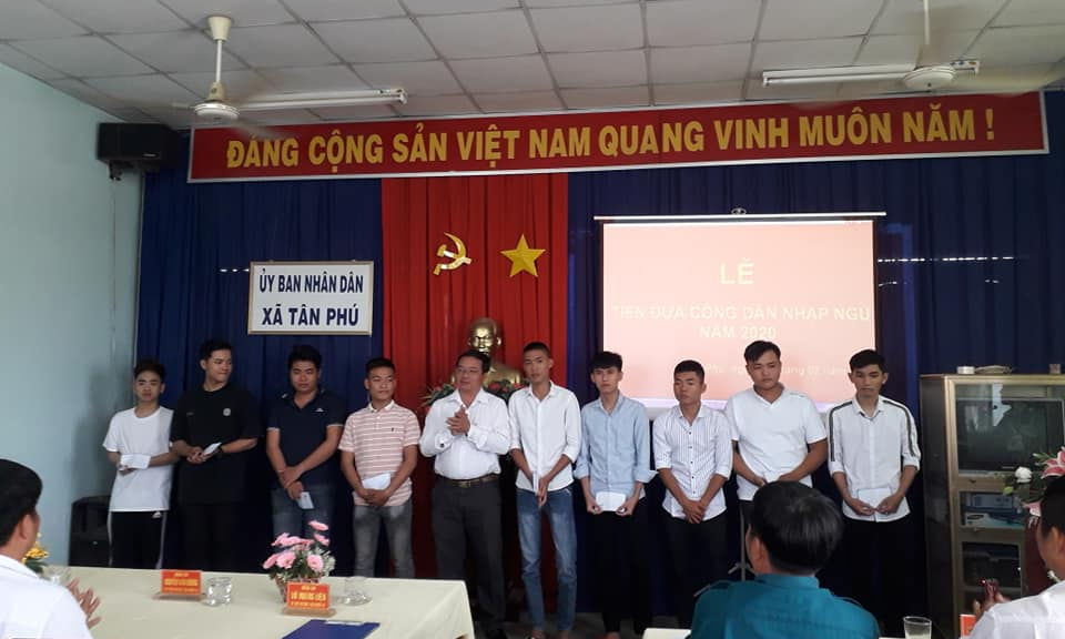Đức Hòa: Gặp mặt, tiễn đưa thanh niên lên đường nhập ngũ