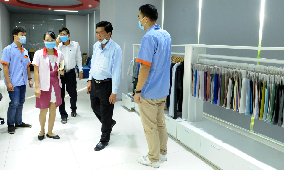 Chủ tịch UNBD tỉnh kiểm tra công tác phòng, chống dịch bệnh nCoV tại KCN Thuận Đạo