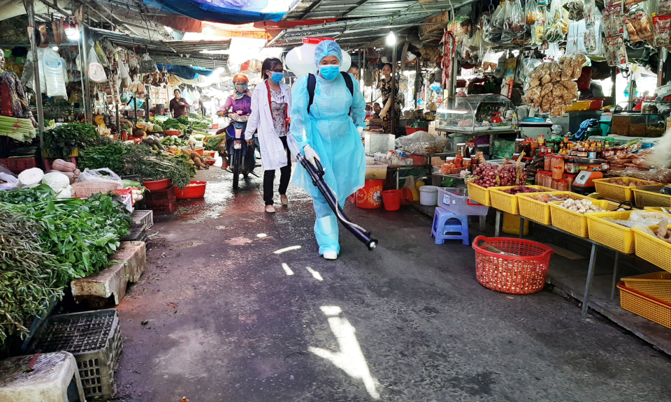 TX Kiến Tường: Phun thuốc tiêu độc, khử trùng đợt 1 năm 2020