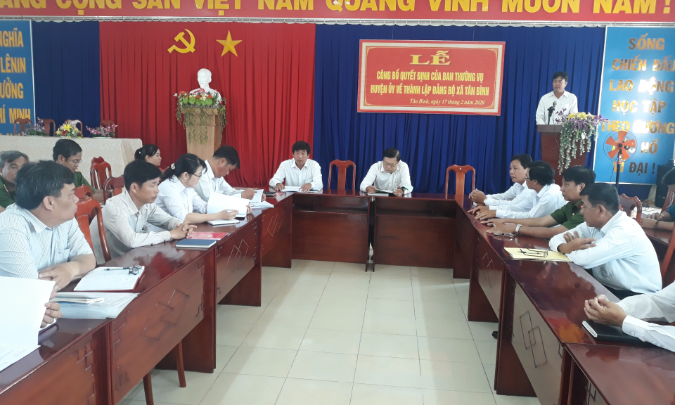 Tân Trụ: Công bố quyết định thành lập Đảng bộ xã Tân Bình