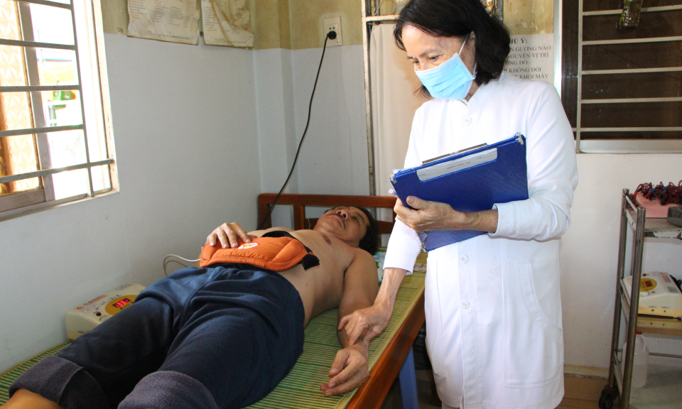 Lương y Phạm Thanh Nhã – Gần 40 năm chữa bệnh miễn phí cho người nghèo