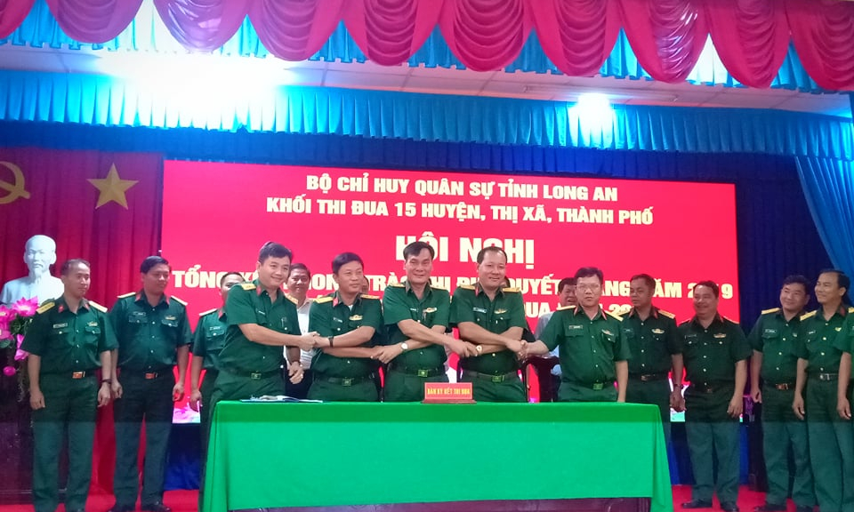 Ký kết giao ước thi đua khối quân sự địa phương 15 huyện, thị xã , thành phố năm 2020