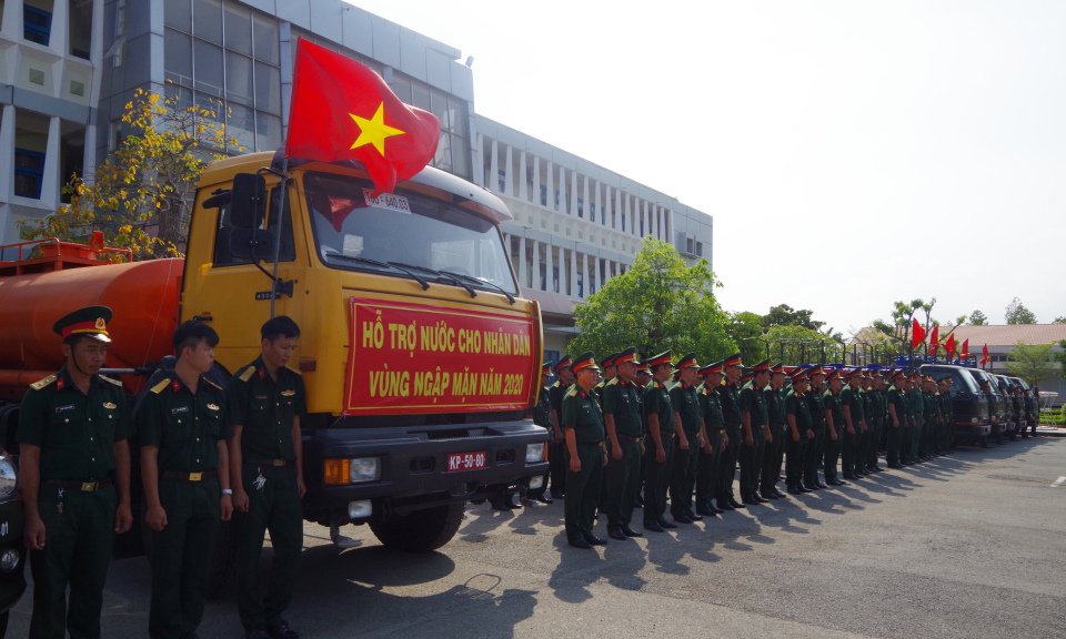 Bộ CHQS Long An ra quân cung cấp nước ngọt cho nhân dân vùng hạn mặn